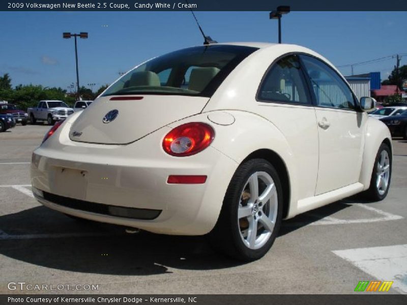 Candy White / Cream 2009 Volkswagen New Beetle 2.5 Coupe