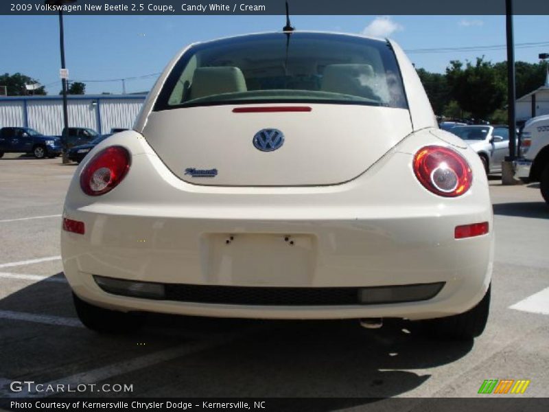 Candy White / Cream 2009 Volkswagen New Beetle 2.5 Coupe