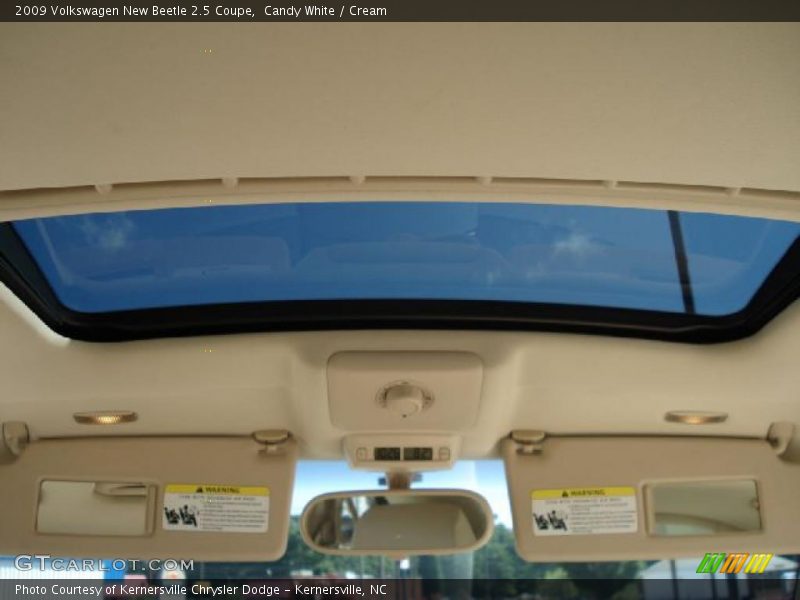 Candy White / Cream 2009 Volkswagen New Beetle 2.5 Coupe