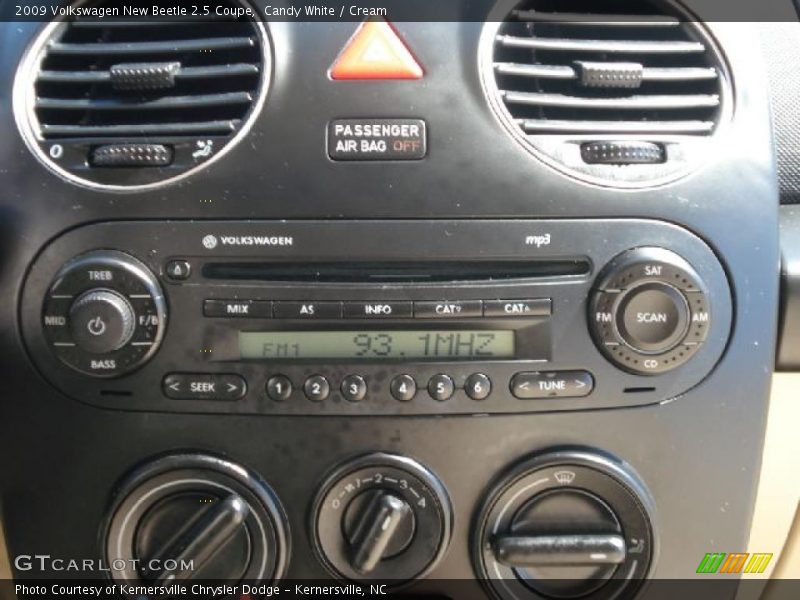 Candy White / Cream 2009 Volkswagen New Beetle 2.5 Coupe