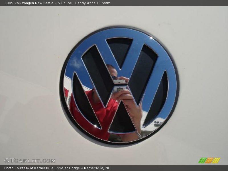 Candy White / Cream 2009 Volkswagen New Beetle 2.5 Coupe