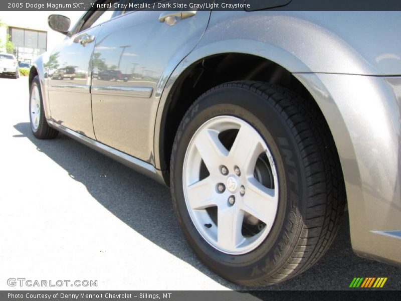 Mineral Gray Metallic / Dark Slate Gray/Light Graystone 2005 Dodge Magnum SXT