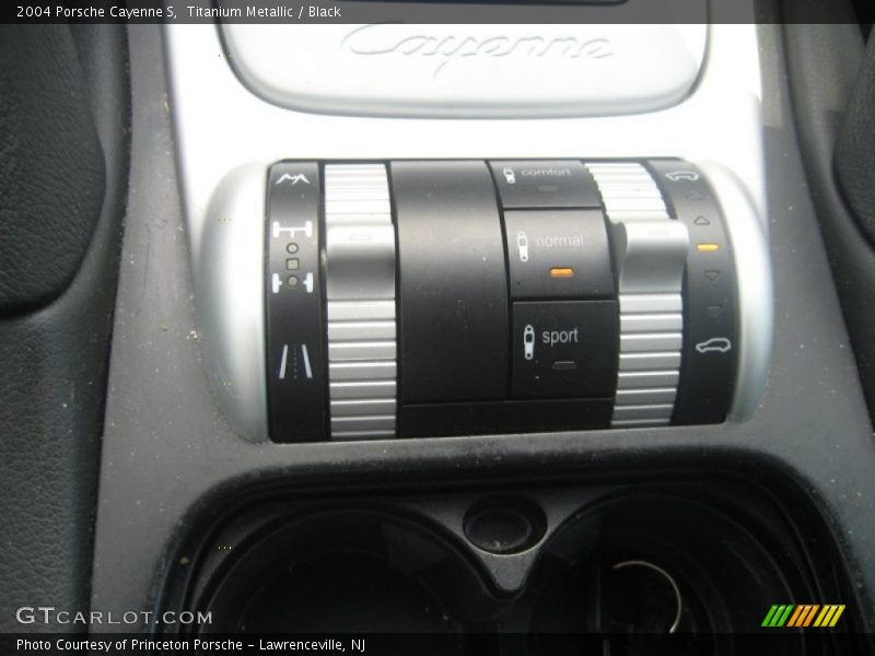 Titanium Metallic / Black 2004 Porsche Cayenne S