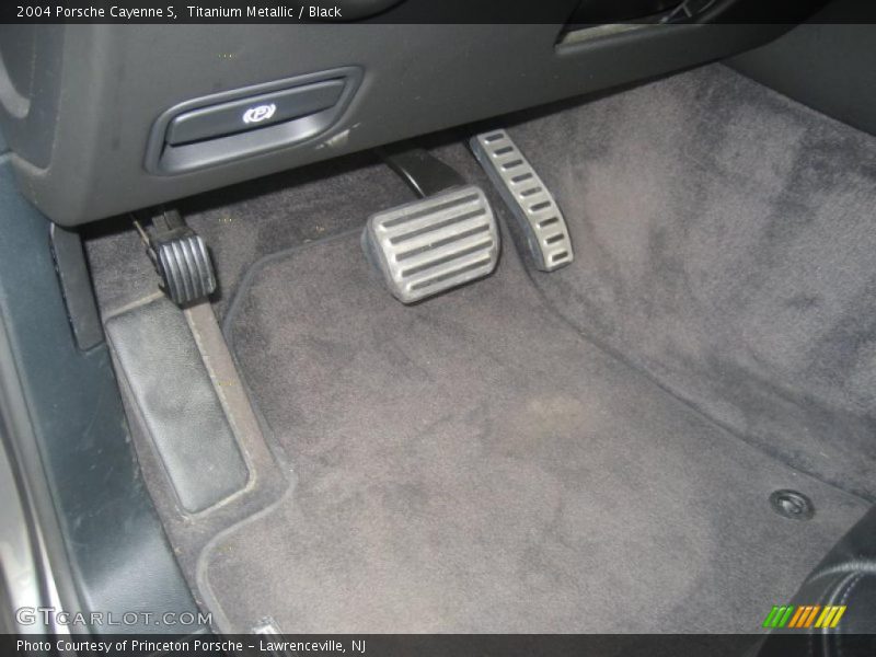 Titanium Metallic / Black 2004 Porsche Cayenne S