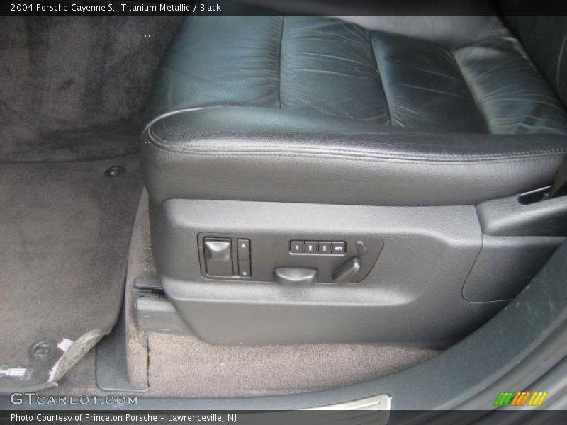 Titanium Metallic / Black 2004 Porsche Cayenne S