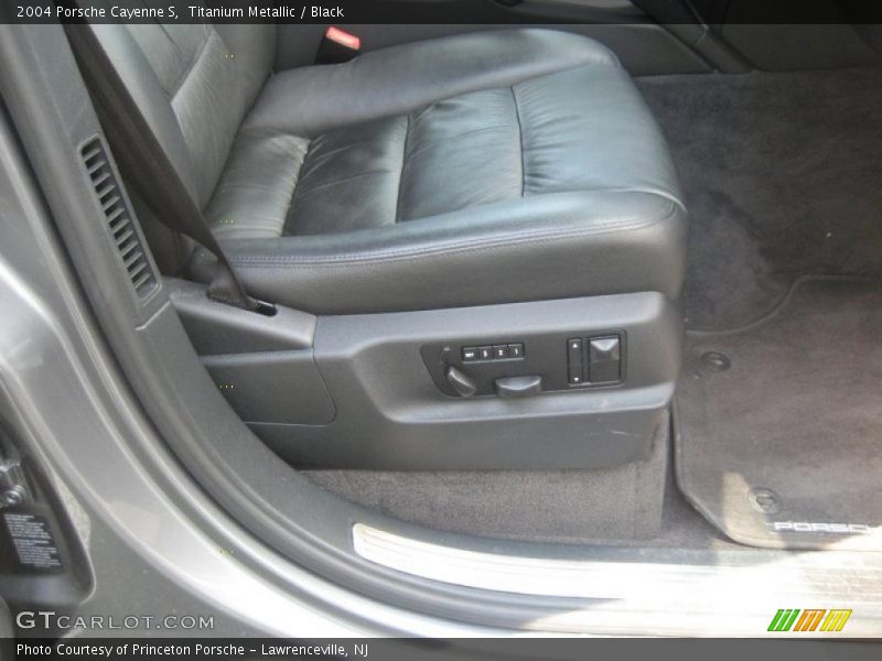 Titanium Metallic / Black 2004 Porsche Cayenne S