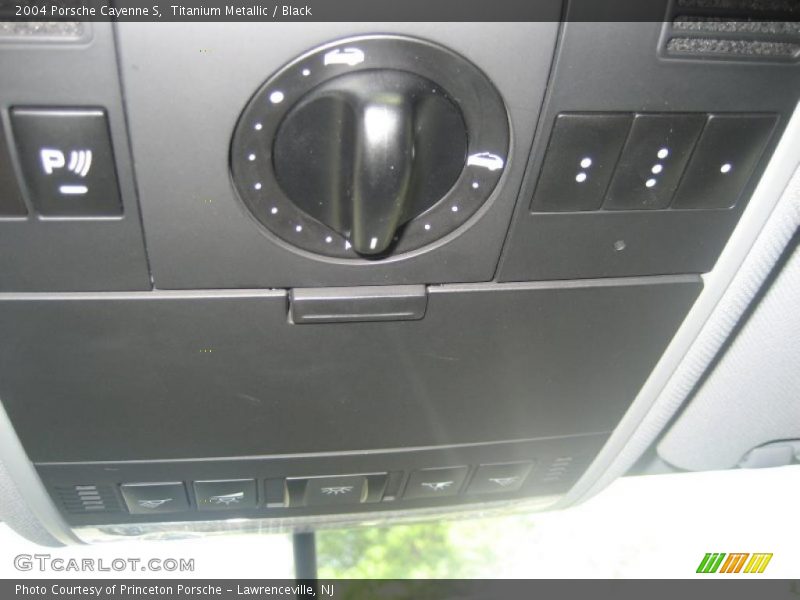 Titanium Metallic / Black 2004 Porsche Cayenne S