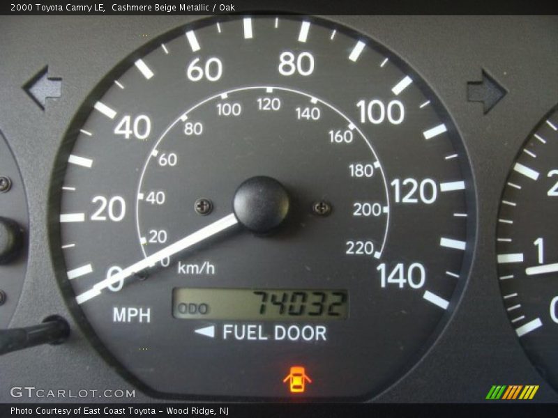 Cashmere Beige Metallic / Oak 2000 Toyota Camry LE