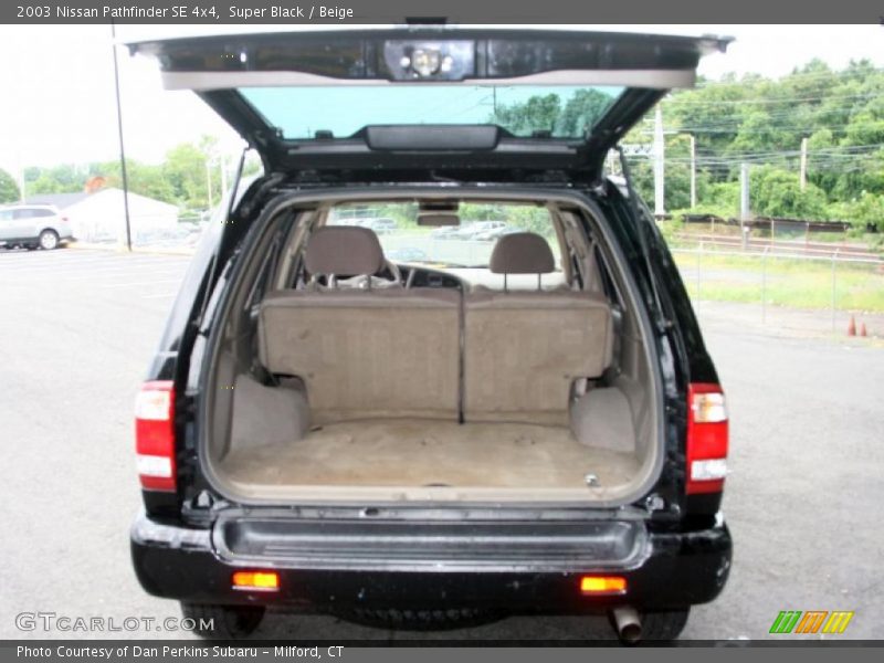 Super Black / Beige 2003 Nissan Pathfinder SE 4x4