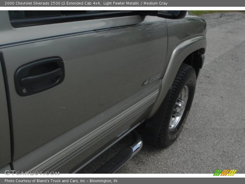 Light Pewter Metallic / Medium Gray 2000 Chevrolet Silverado 2500 LS Extended Cab 4x4