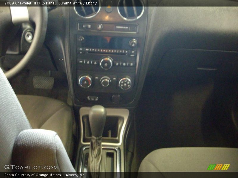 Summit White / Ebony 2009 Chevrolet HHR LS Panel