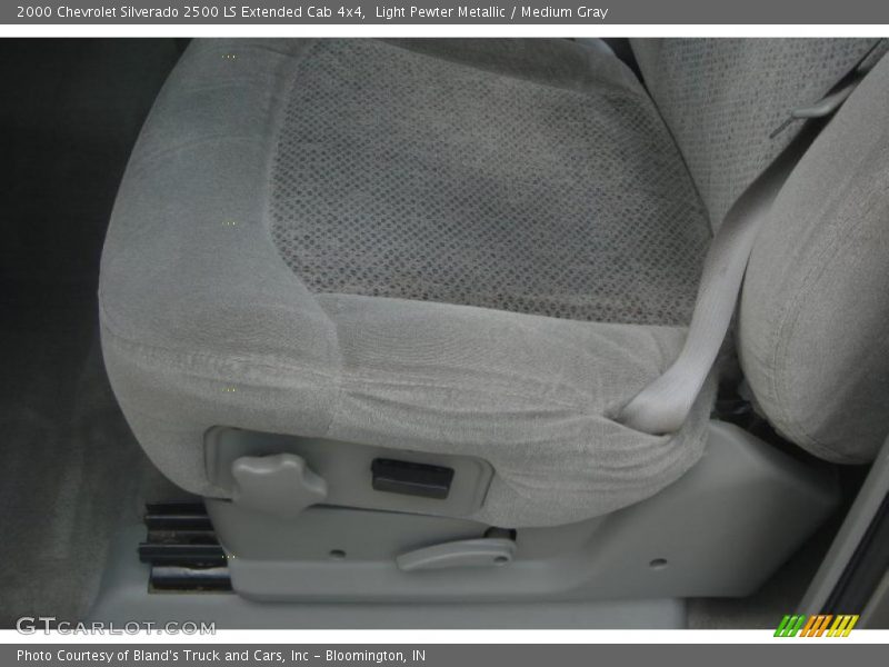 Light Pewter Metallic / Medium Gray 2000 Chevrolet Silverado 2500 LS Extended Cab 4x4