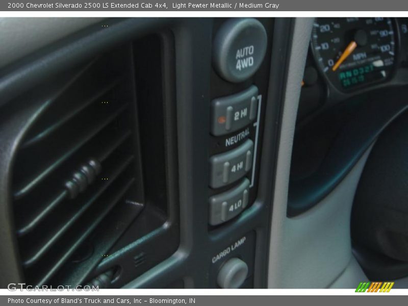 Light Pewter Metallic / Medium Gray 2000 Chevrolet Silverado 2500 LS Extended Cab 4x4