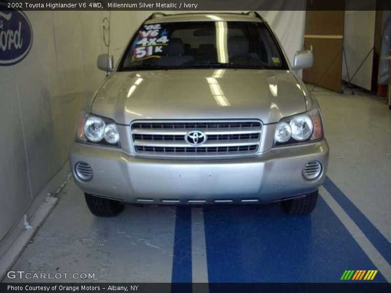 Millennium Silver Metallic / Ivory 2002 Toyota Highlander V6 4WD