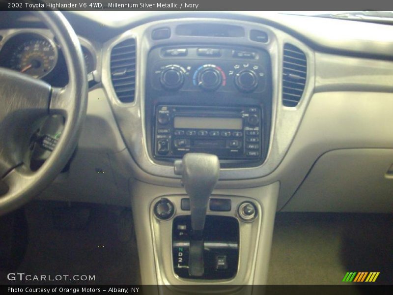 Millennium Silver Metallic / Ivory 2002 Toyota Highlander V6 4WD