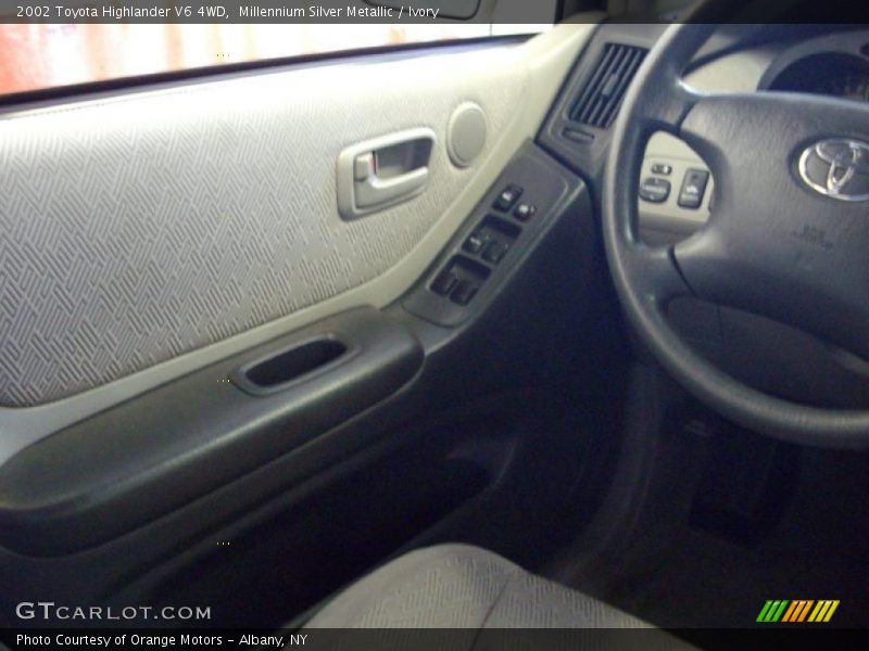Millennium Silver Metallic / Ivory 2002 Toyota Highlander V6 4WD