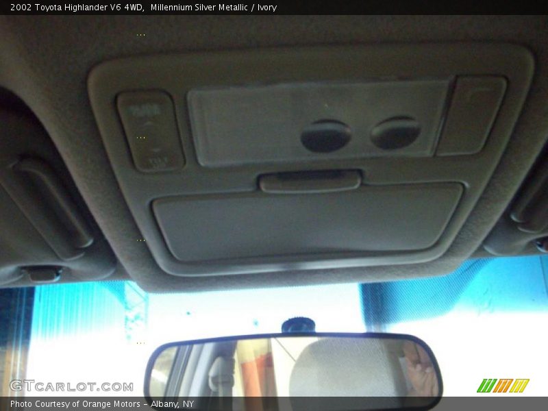 Millennium Silver Metallic / Ivory 2002 Toyota Highlander V6 4WD