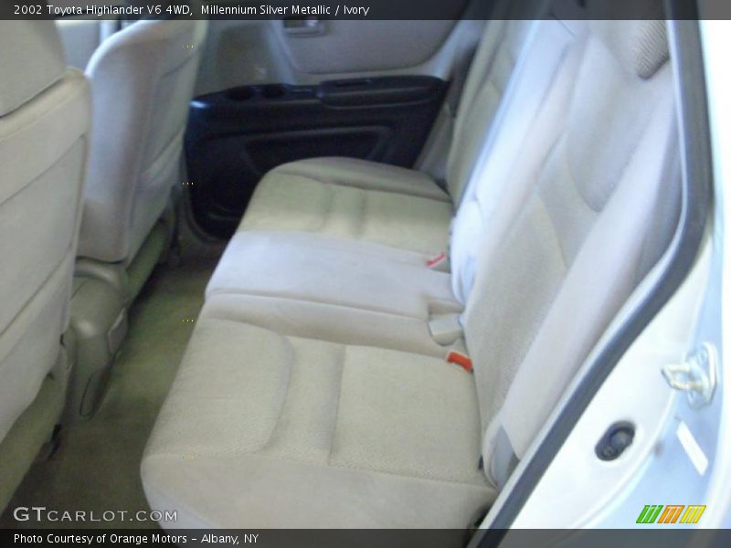 Millennium Silver Metallic / Ivory 2002 Toyota Highlander V6 4WD