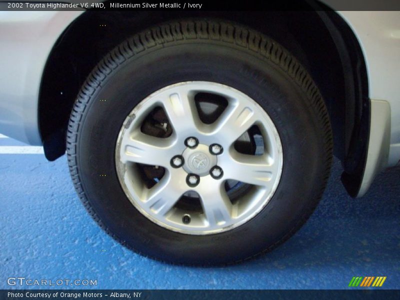 Millennium Silver Metallic / Ivory 2002 Toyota Highlander V6 4WD