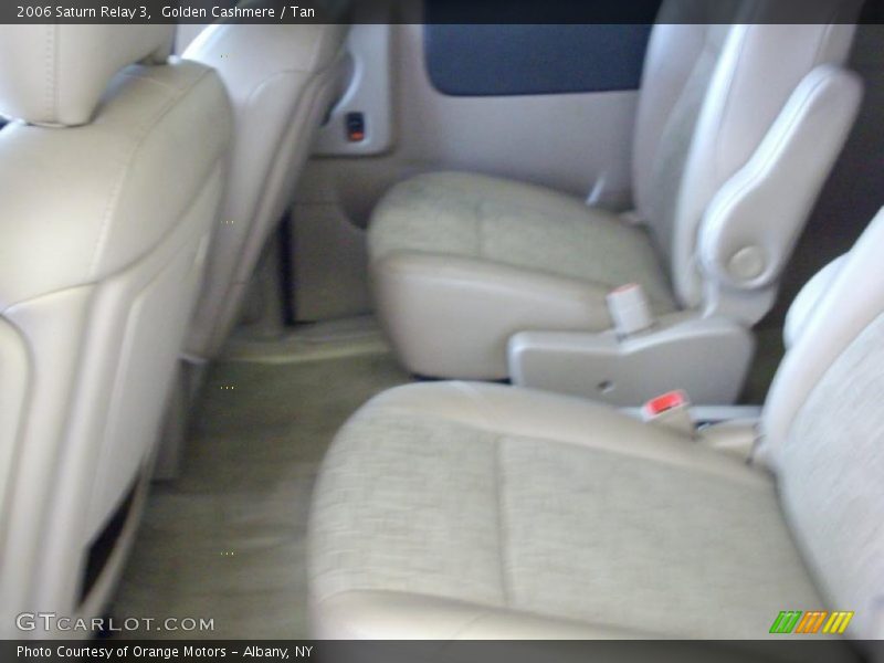 Golden Cashmere / Tan 2006 Saturn Relay 3
