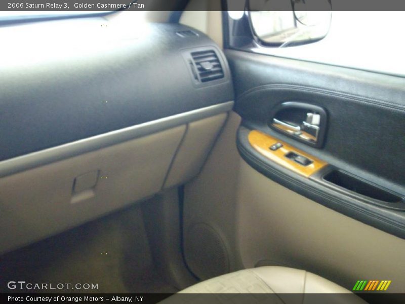 Golden Cashmere / Tan 2006 Saturn Relay 3