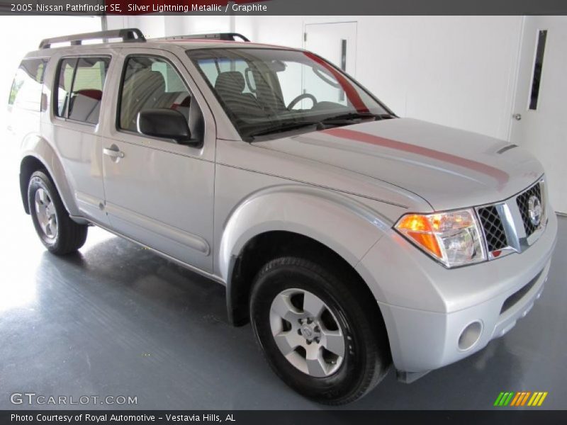 Silver Lightning Metallic / Graphite 2005 Nissan Pathfinder SE