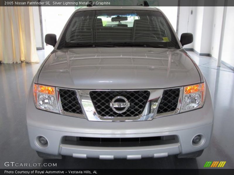 Silver Lightning Metallic / Graphite 2005 Nissan Pathfinder SE