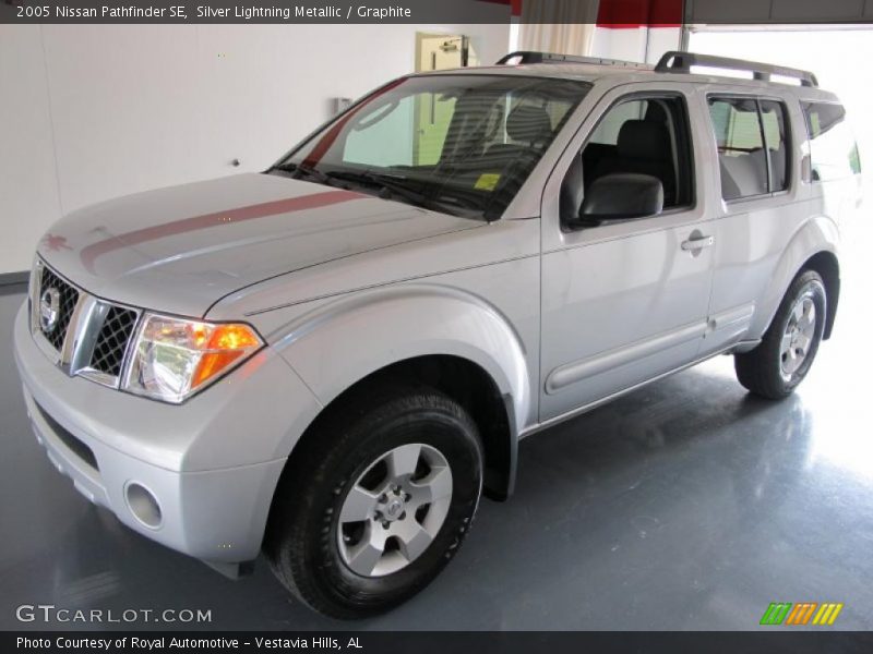 Silver Lightning Metallic / Graphite 2005 Nissan Pathfinder SE