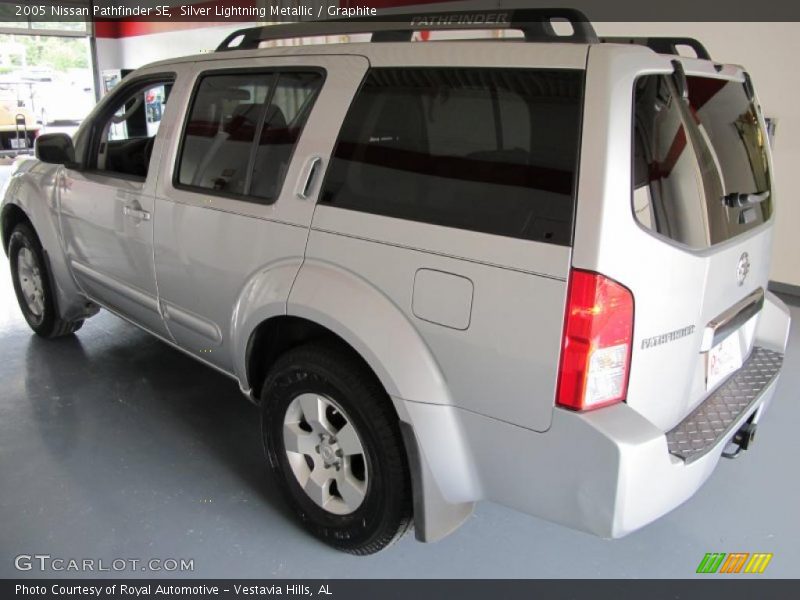 Silver Lightning Metallic / Graphite 2005 Nissan Pathfinder SE