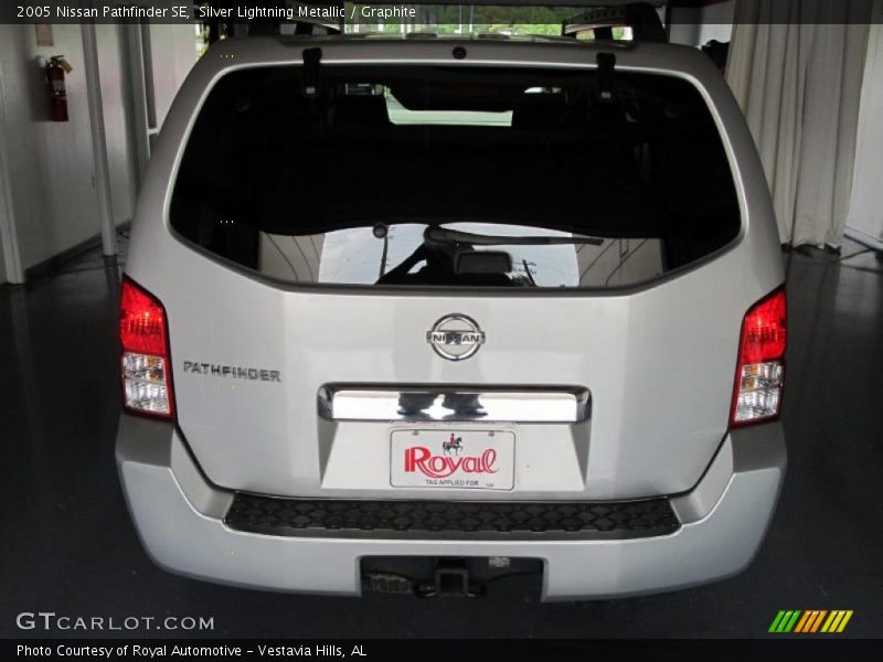 Silver Lightning Metallic / Graphite 2005 Nissan Pathfinder SE