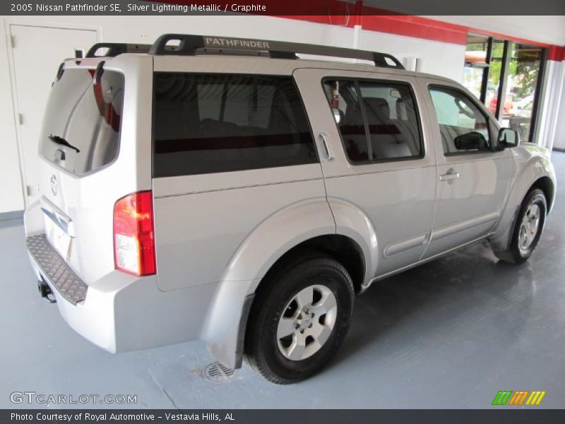 Silver Lightning Metallic / Graphite 2005 Nissan Pathfinder SE