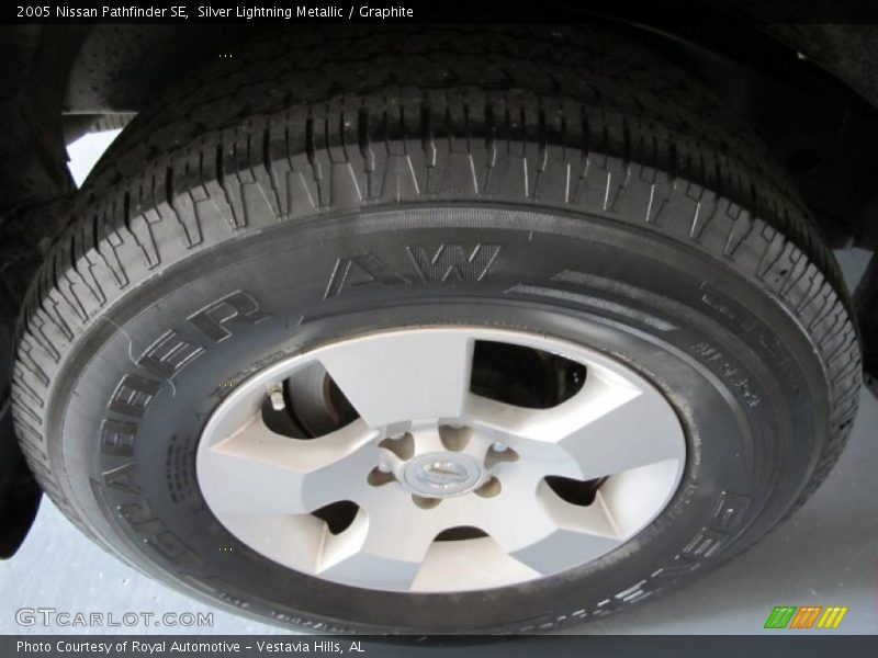 Silver Lightning Metallic / Graphite 2005 Nissan Pathfinder SE
