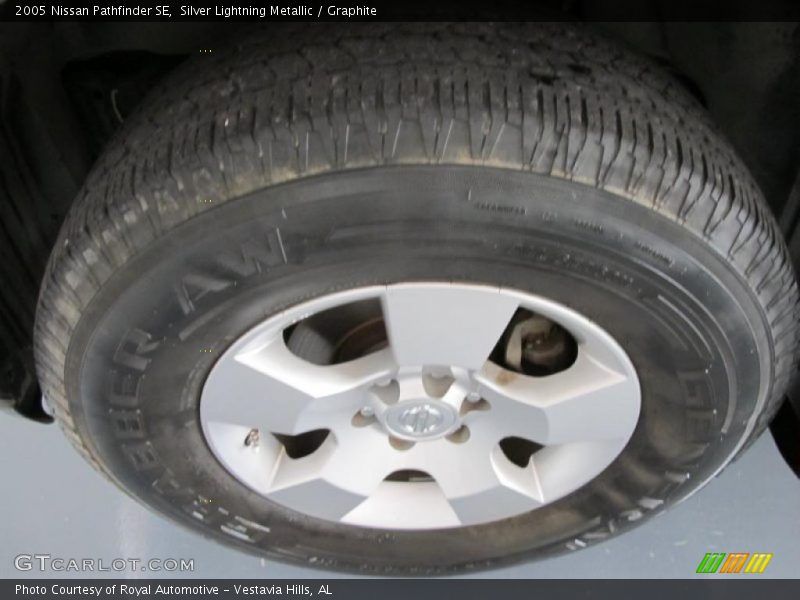 Silver Lightning Metallic / Graphite 2005 Nissan Pathfinder SE
