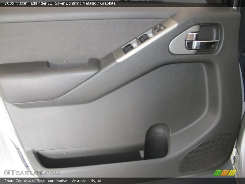 Silver Lightning Metallic / Graphite 2005 Nissan Pathfinder SE