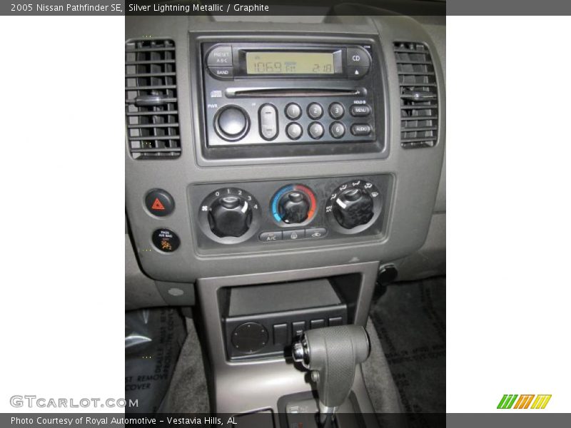 Silver Lightning Metallic / Graphite 2005 Nissan Pathfinder SE