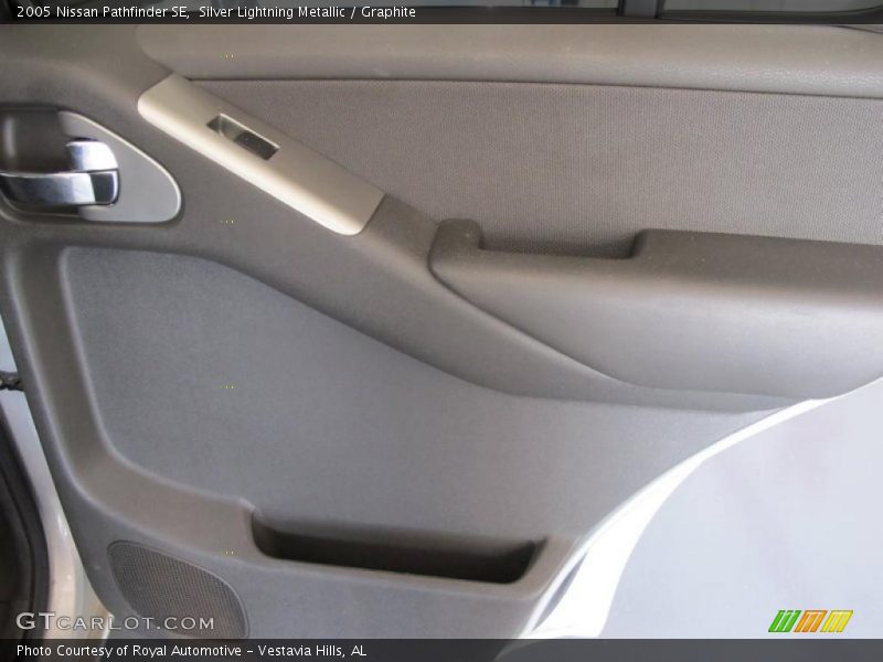 Silver Lightning Metallic / Graphite 2005 Nissan Pathfinder SE
