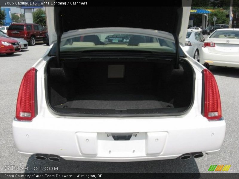 White Lightning / Cashmere 2006 Cadillac DTS