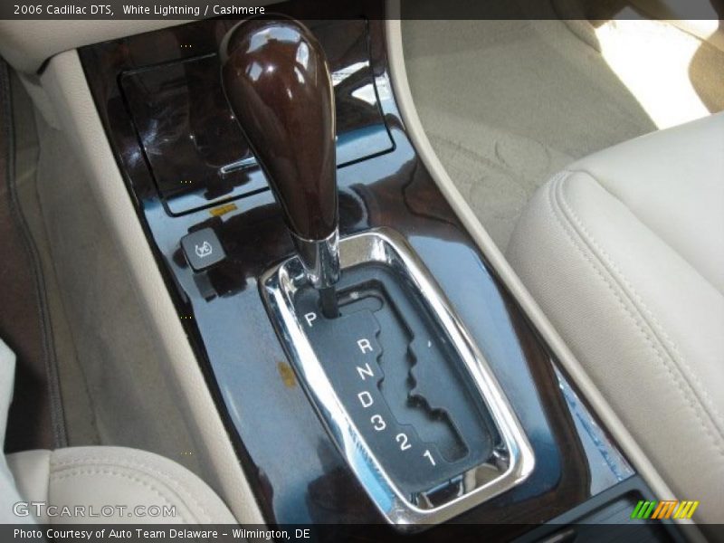 White Lightning / Cashmere 2006 Cadillac DTS