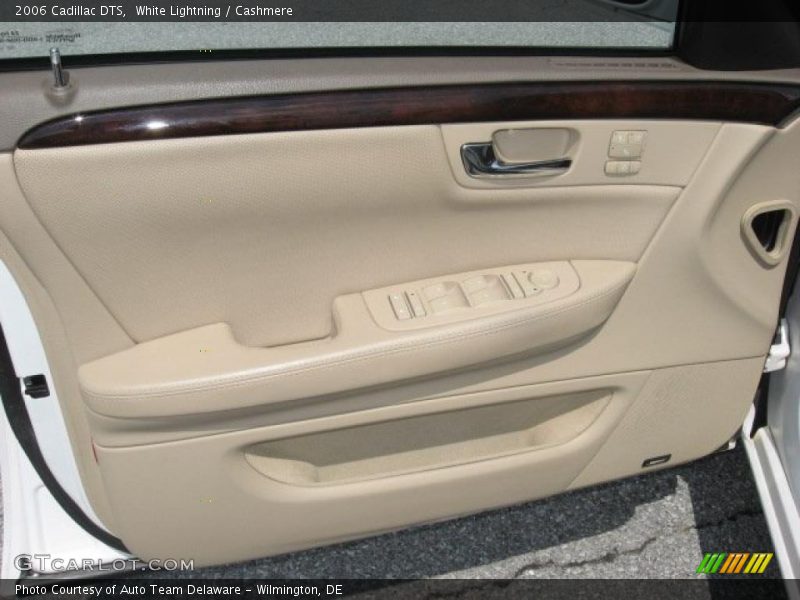 White Lightning / Cashmere 2006 Cadillac DTS