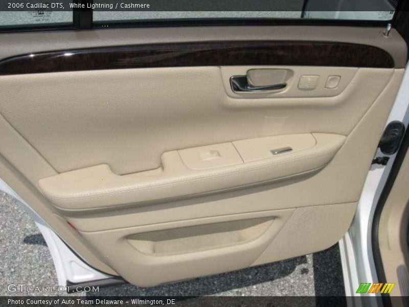White Lightning / Cashmere 2006 Cadillac DTS