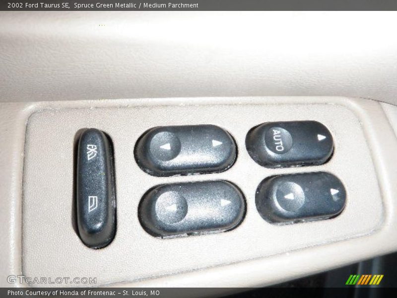Spruce Green Metallic / Medium Parchment 2002 Ford Taurus SE