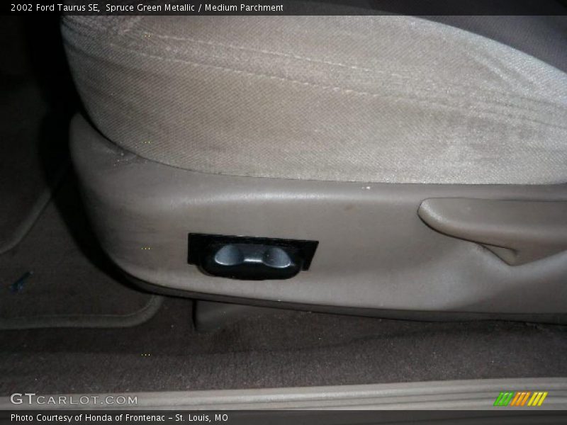 Spruce Green Metallic / Medium Parchment 2002 Ford Taurus SE