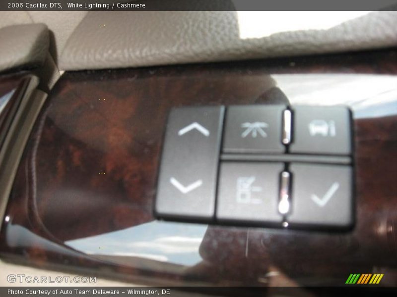White Lightning / Cashmere 2006 Cadillac DTS