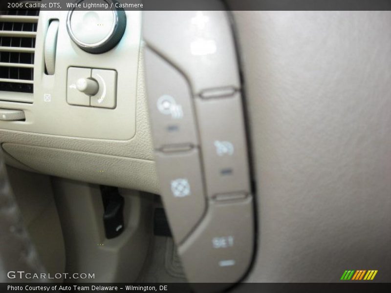 White Lightning / Cashmere 2006 Cadillac DTS