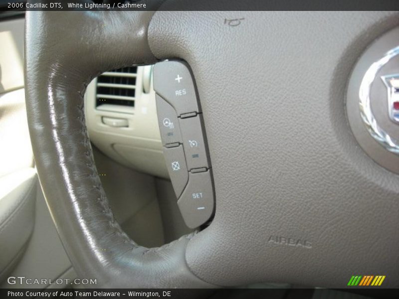 White Lightning / Cashmere 2006 Cadillac DTS