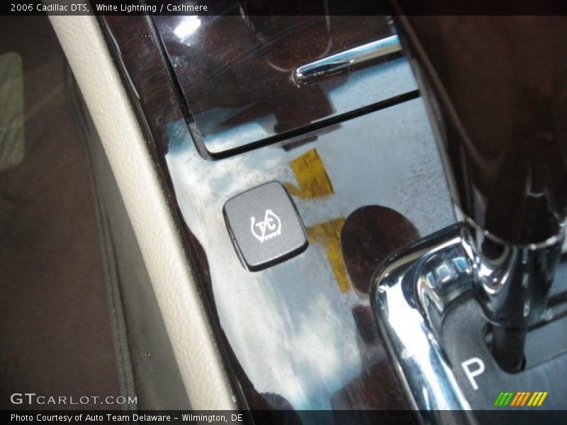 White Lightning / Cashmere 2006 Cadillac DTS