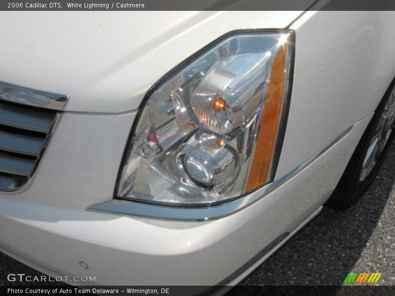 White Lightning / Cashmere 2006 Cadillac DTS
