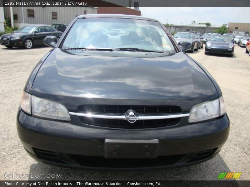 Super Black / Grey 1999 Nissan Altima GXE