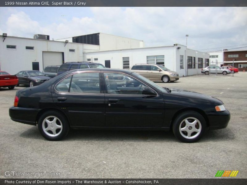 Super Black / Grey 1999 Nissan Altima GXE