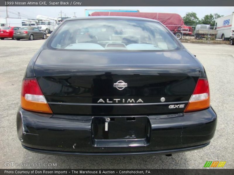 Super Black / Grey 1999 Nissan Altima GXE